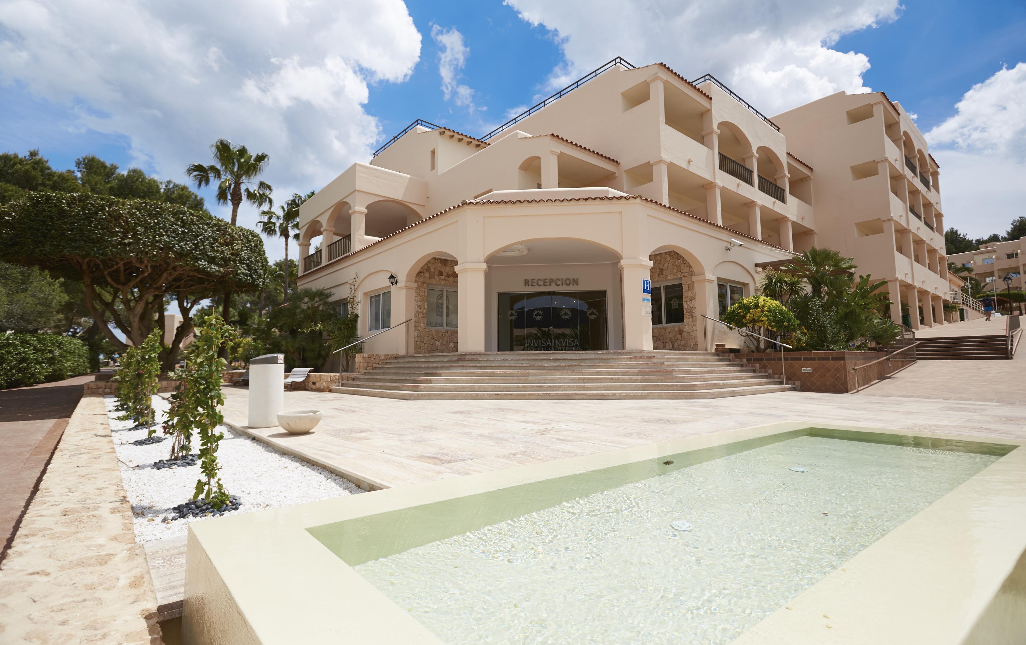 Invisa Hotel Club Cala Blanca Es Figueral Exterior photo