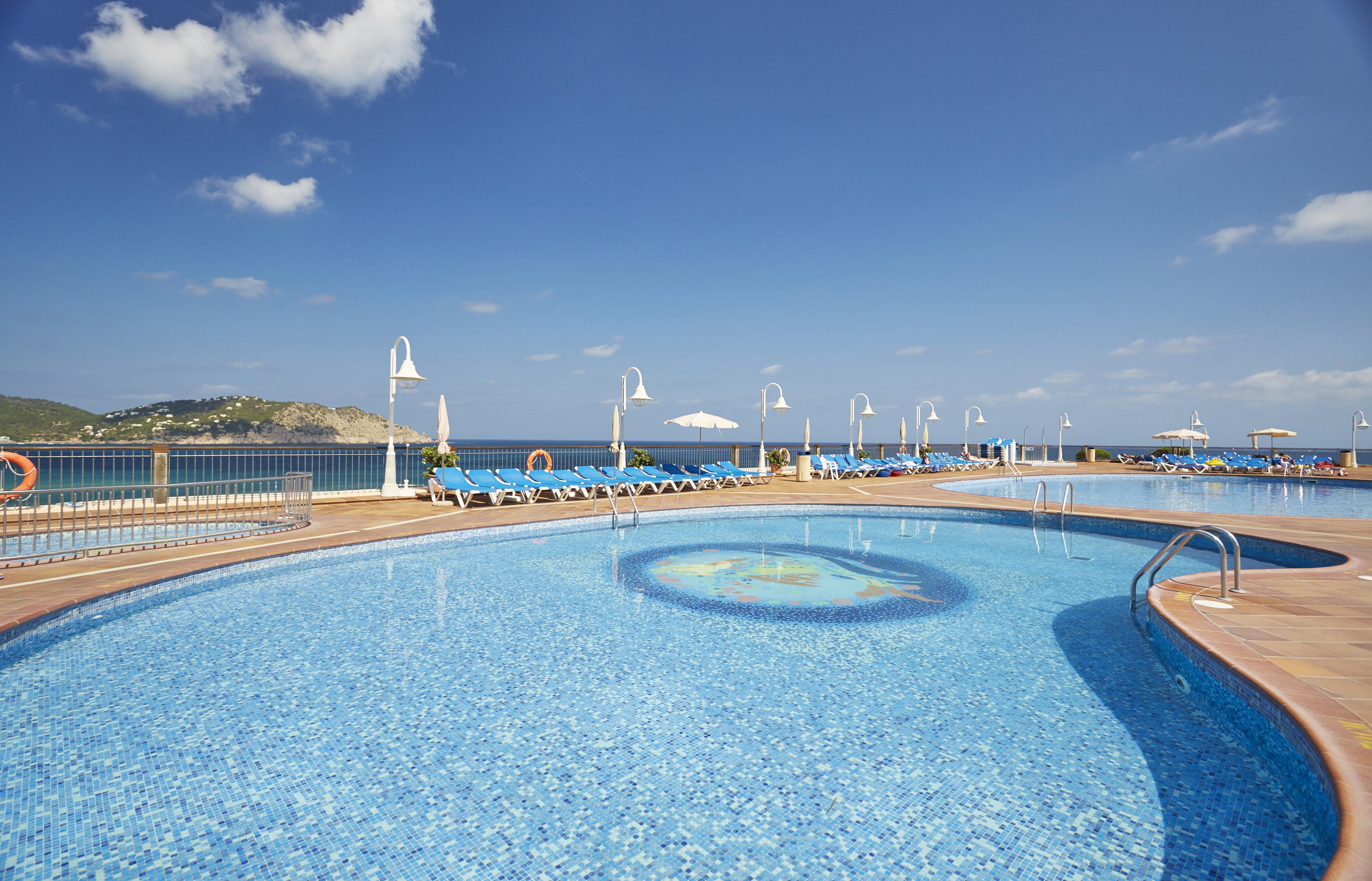 Invisa Hotel Club Cala Blanca Es Figueral Exterior photo