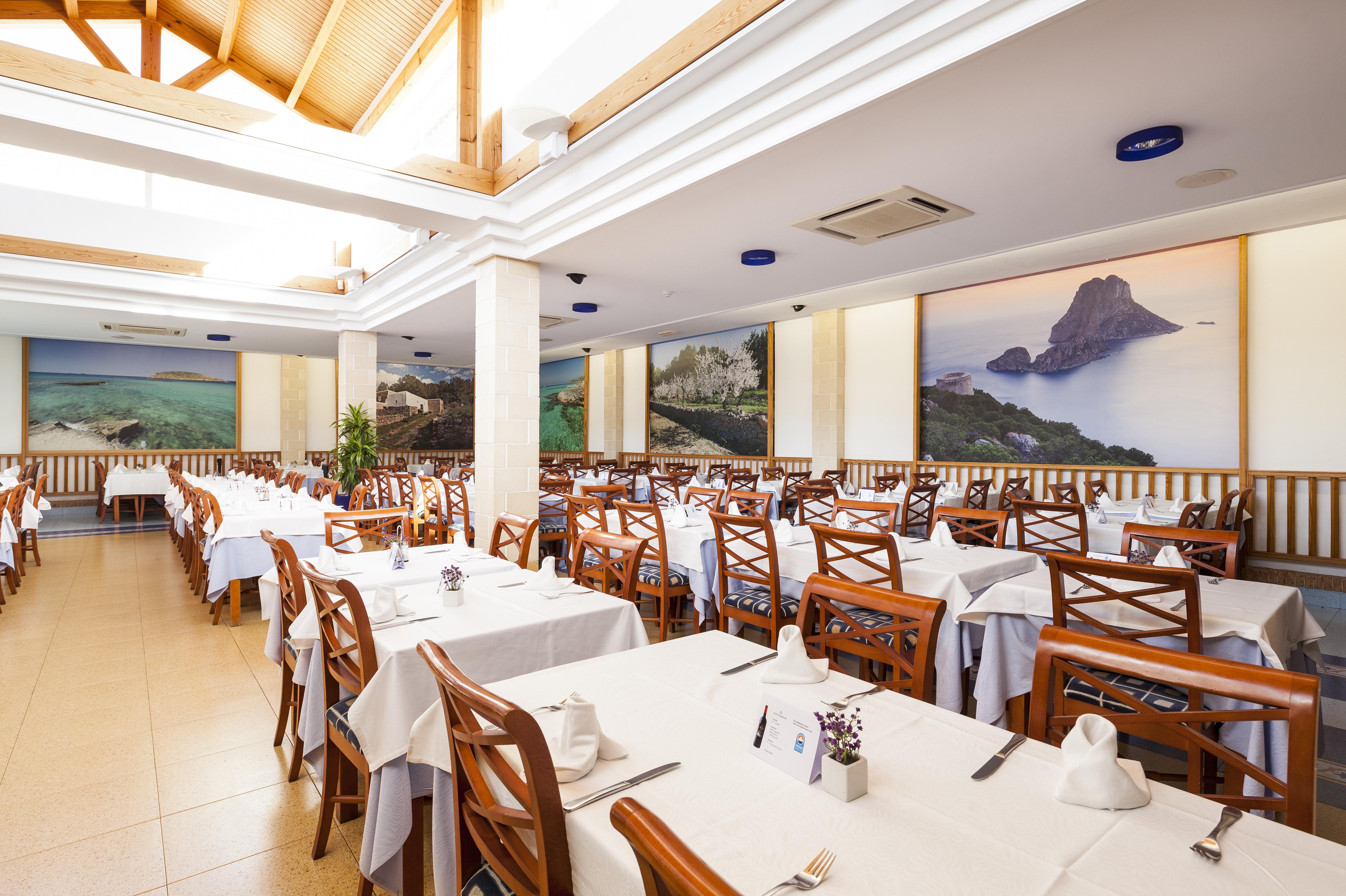 Invisa Hotel Club Cala Blanca Es Figueral Exterior photo