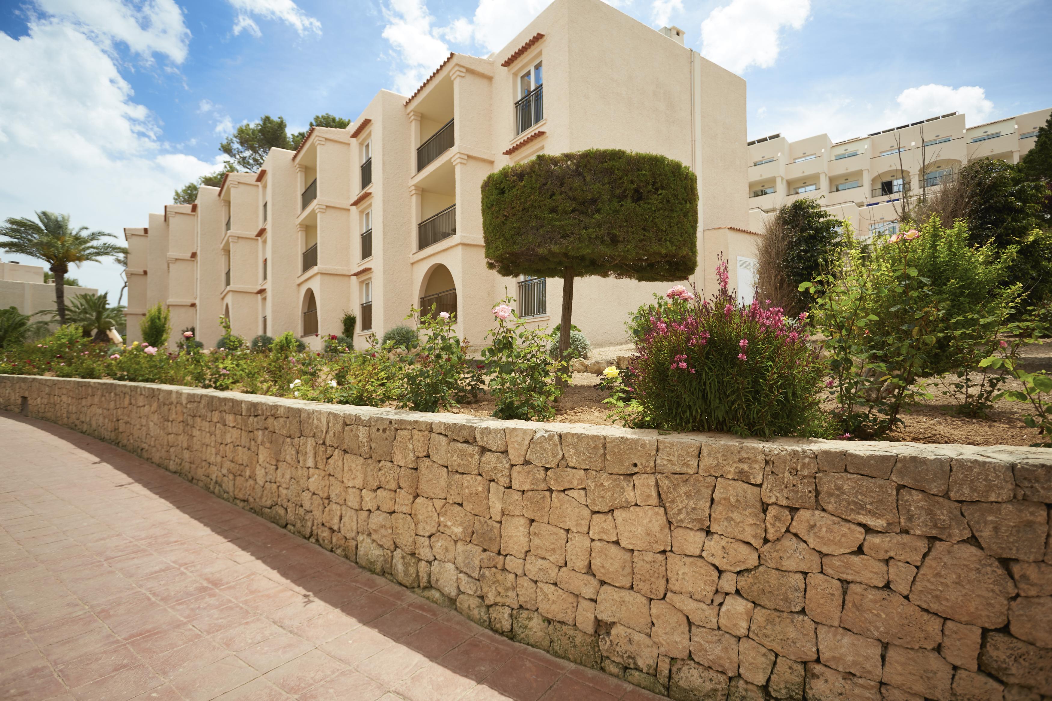 Invisa Hotel Club Cala Blanca Es Figueral Exterior photo