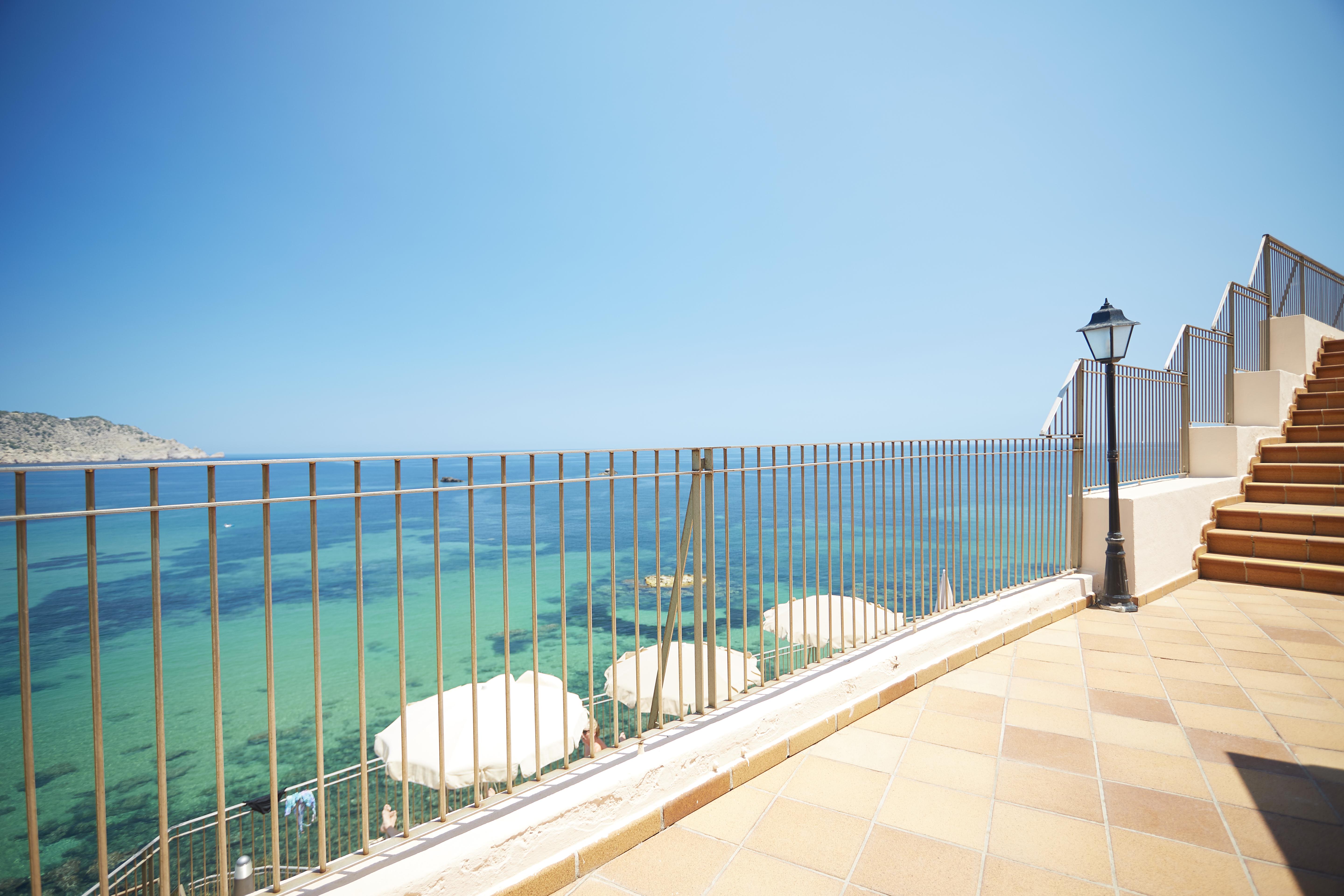 Invisa Hotel Club Cala Blanca Es Figueral Exterior photo