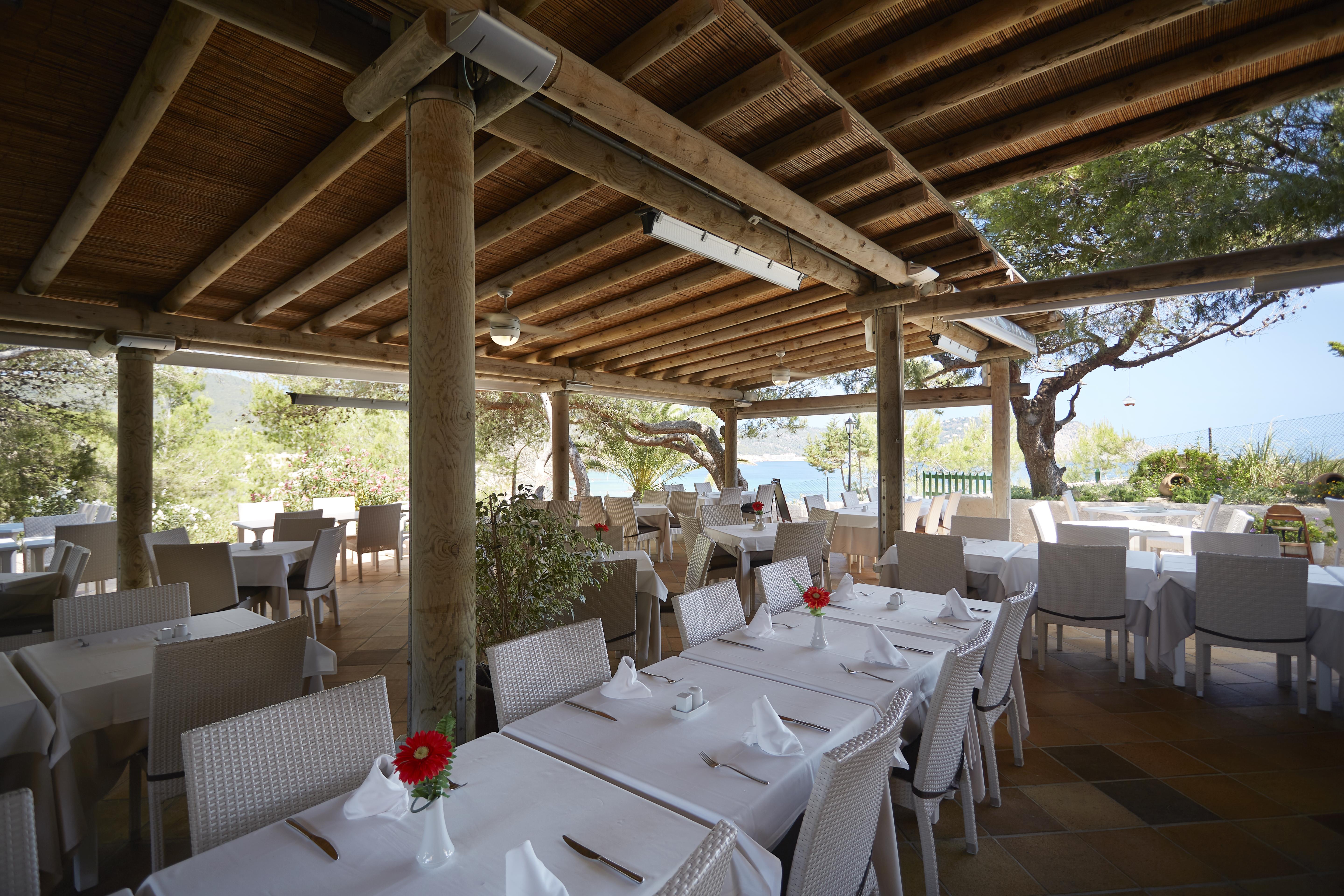 Invisa Hotel Club Cala Blanca Es Figueral Exterior photo