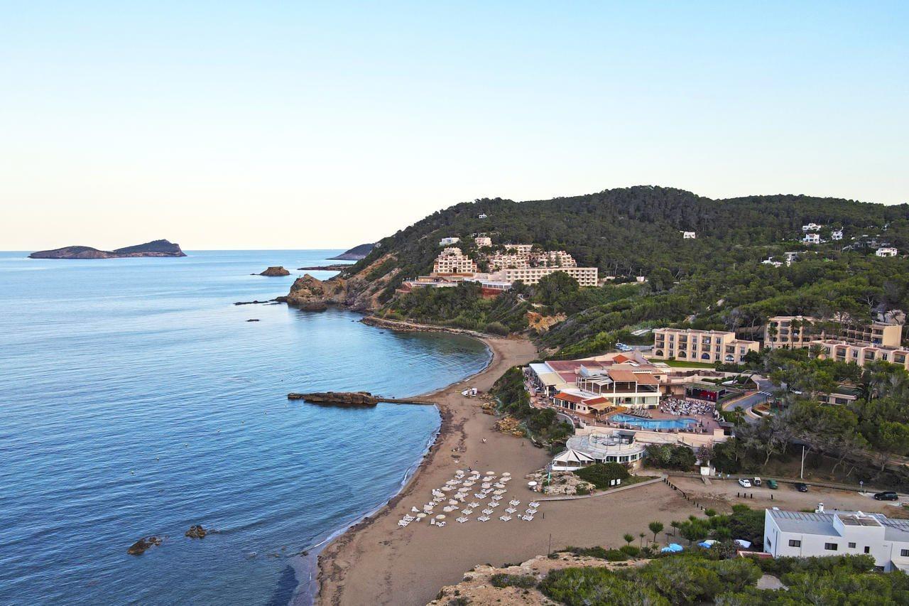 Invisa Hotel Club Cala Blanca Es Figueral Exterior photo
