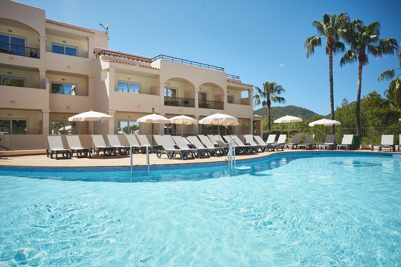 Invisa Hotel Club Cala Blanca Es Figueral Exterior photo